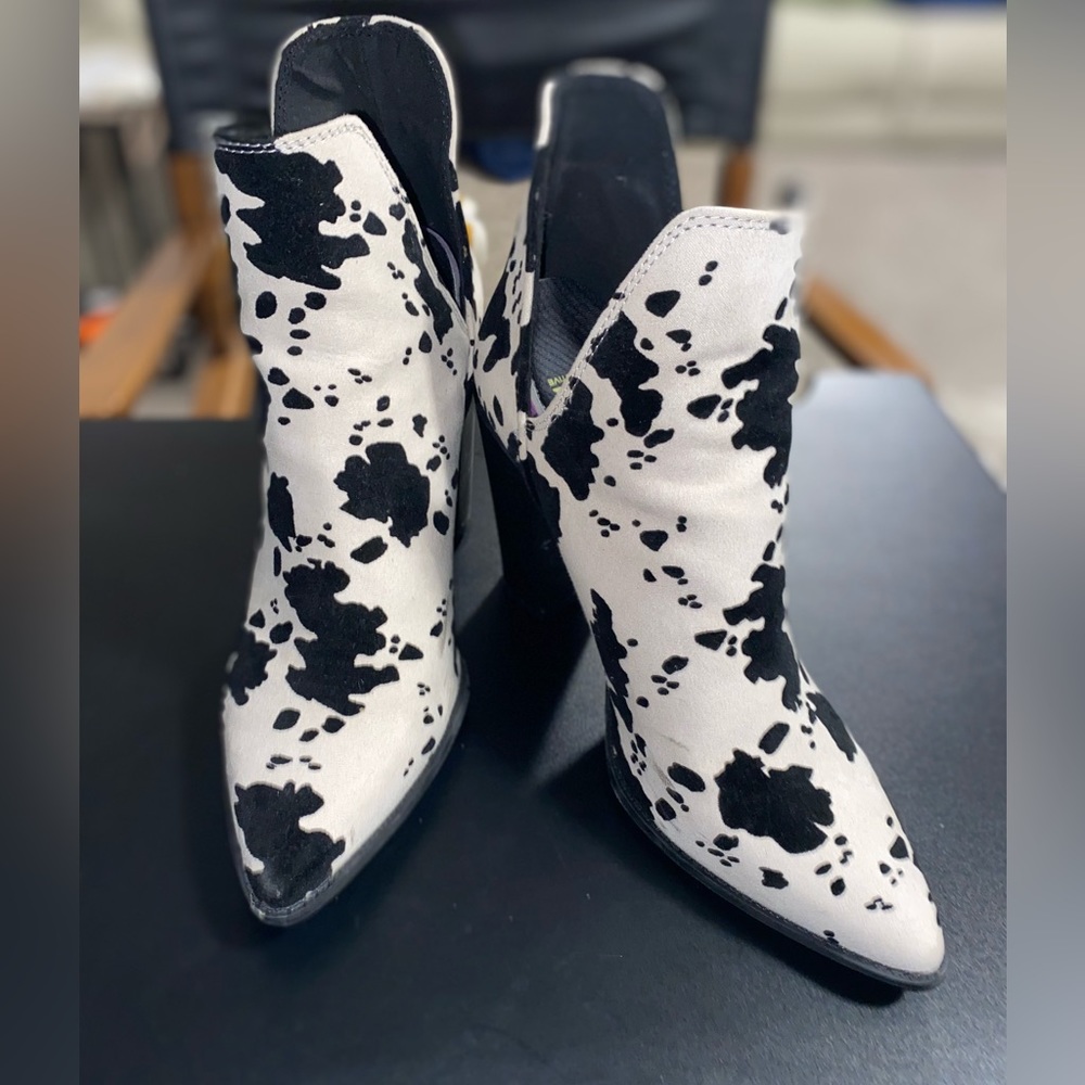 ##*SOLD*## Cow print ankle booties